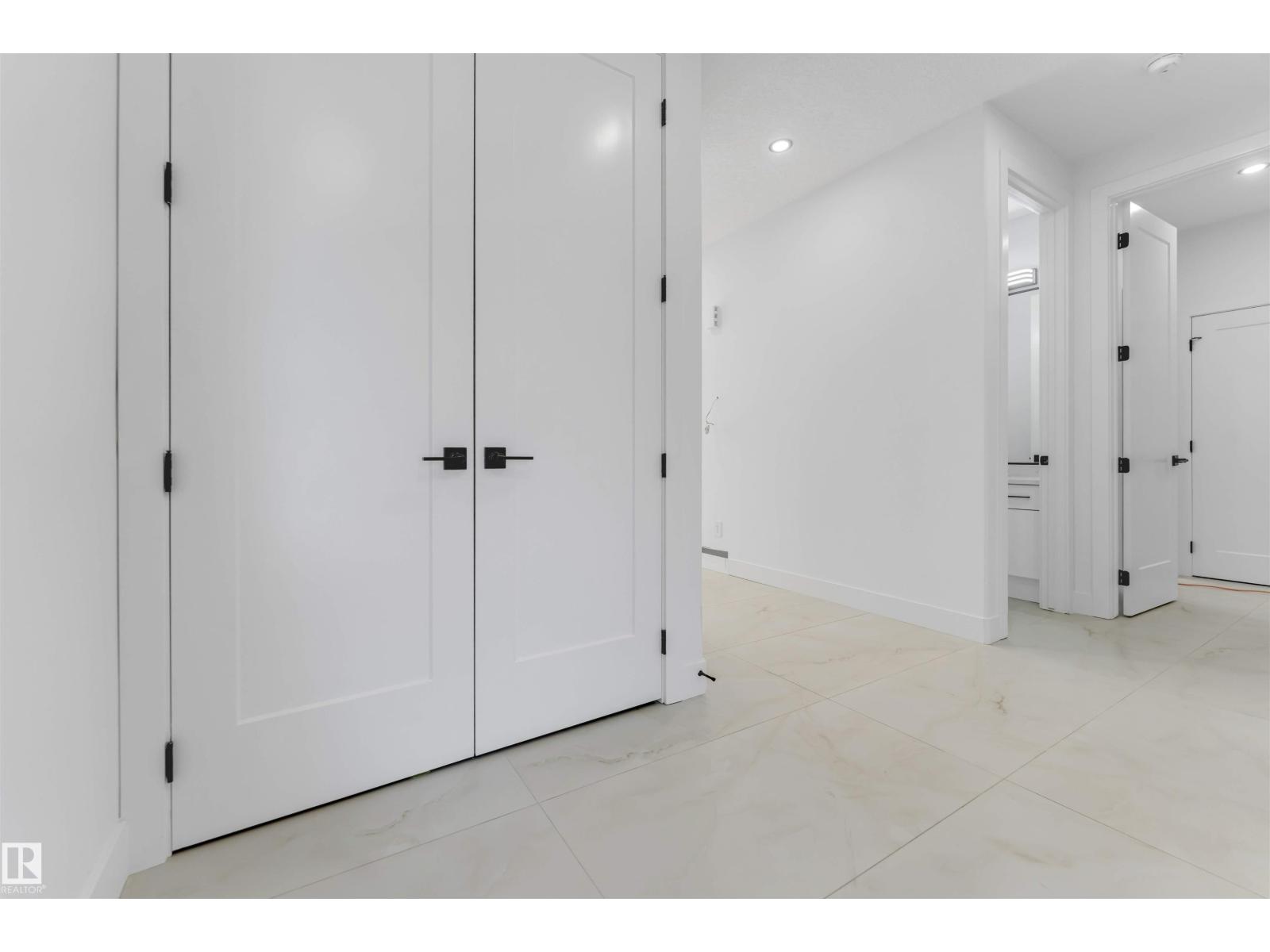 4651 17 AV SW - Image 3