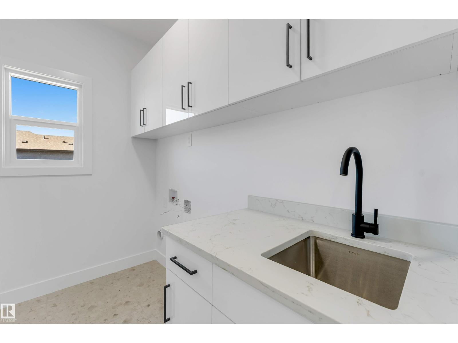 4651 17 AV SW - Image 33