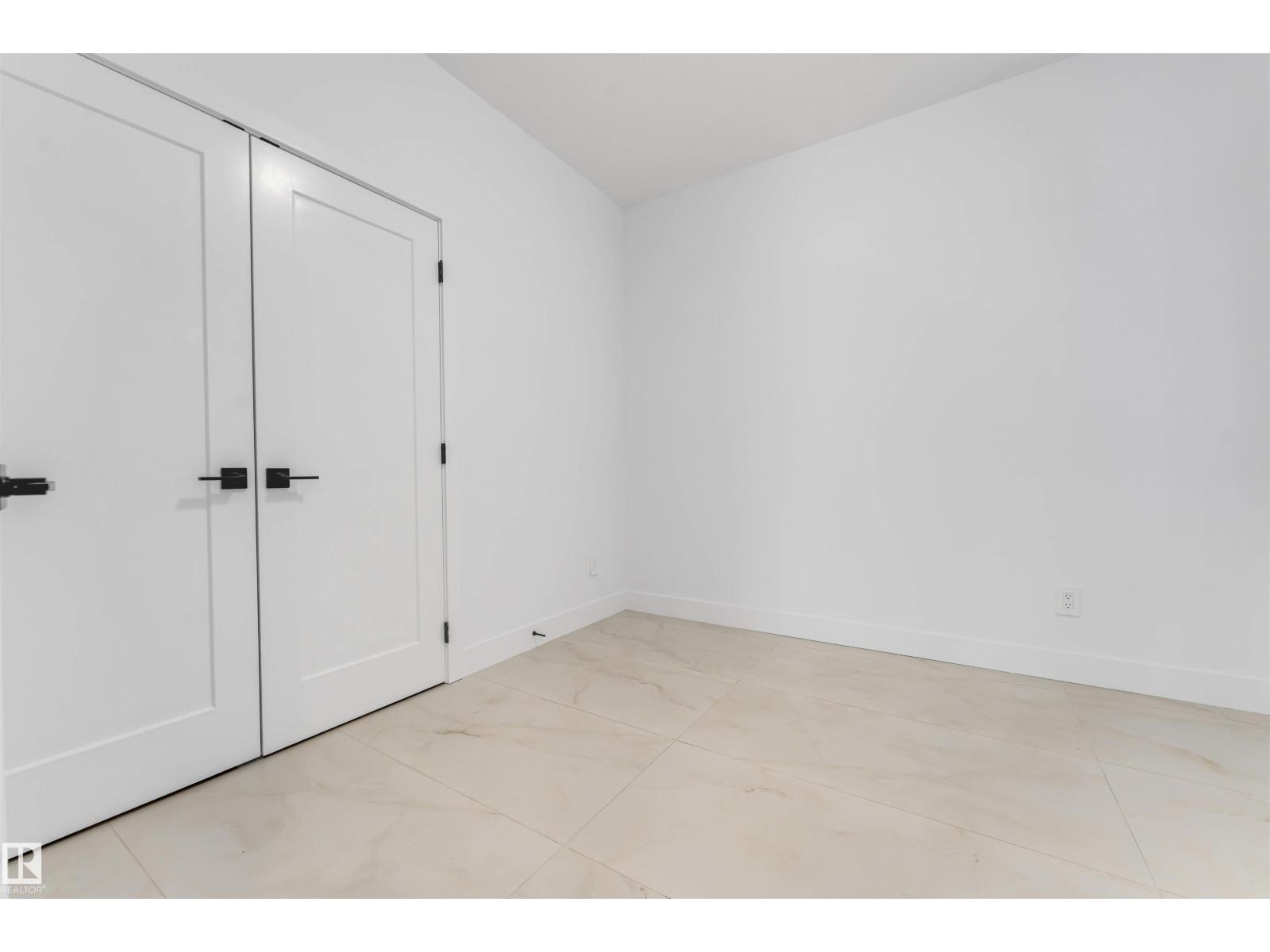 4651 17 AV SW - 7