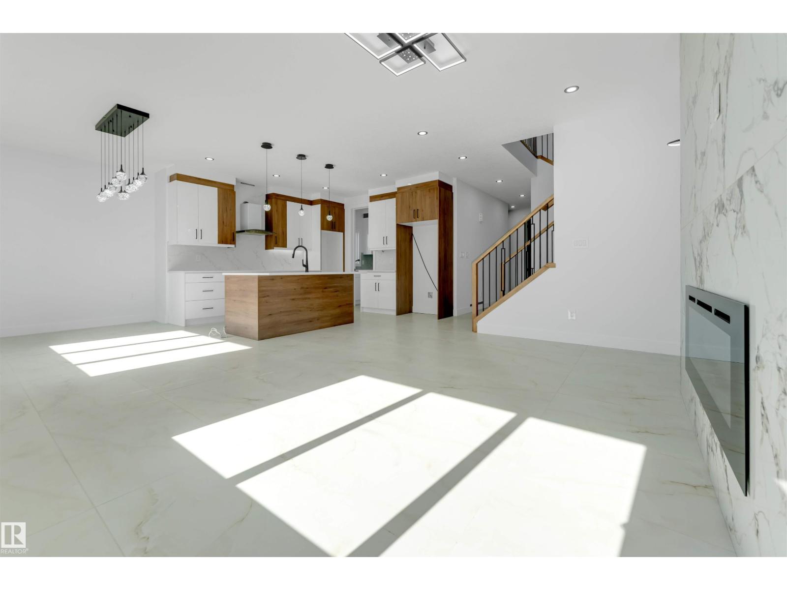 4651 17 AV SW - Image 9