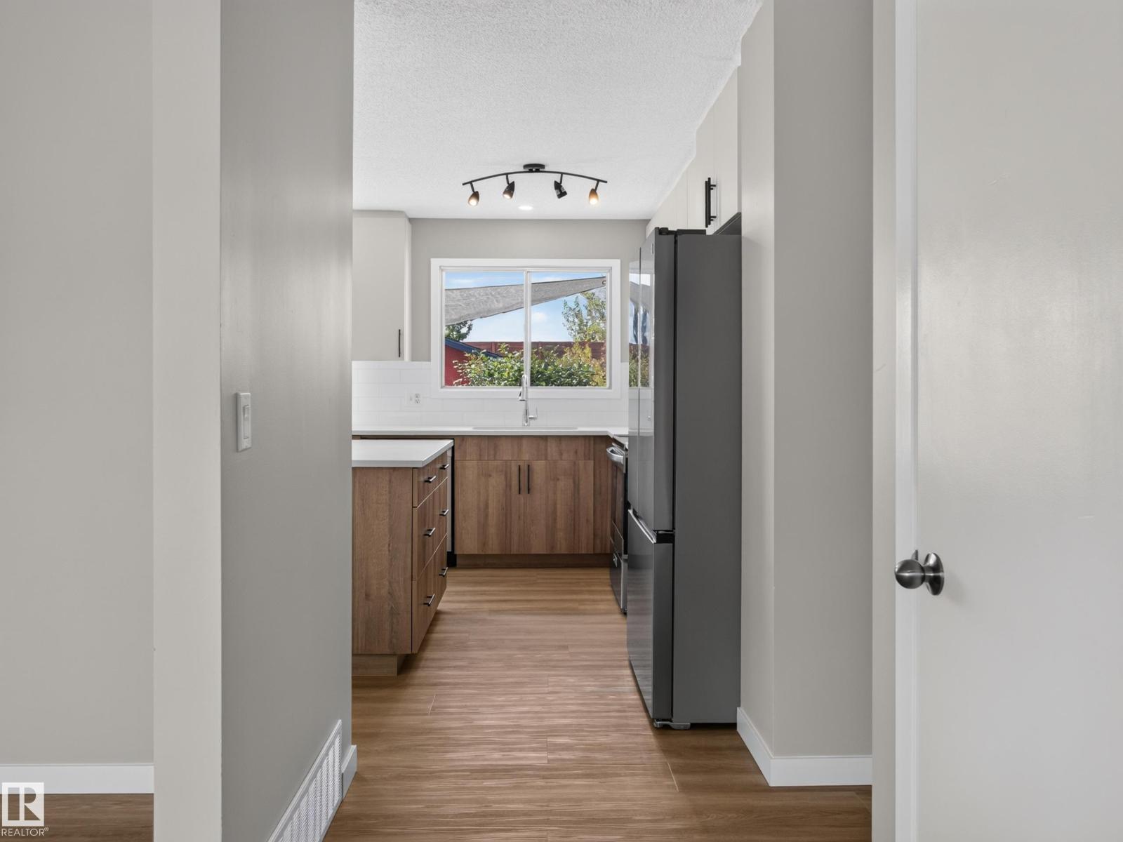 9836 169 ST NW - 14