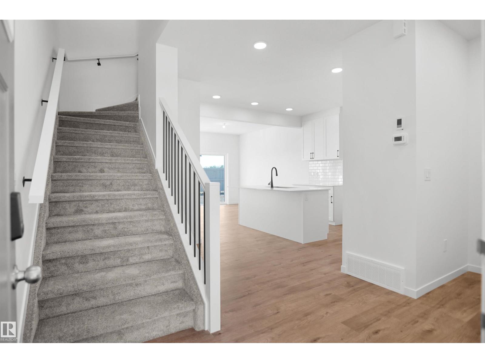 1433 9 St NW photo 3 — MLS® E4507438