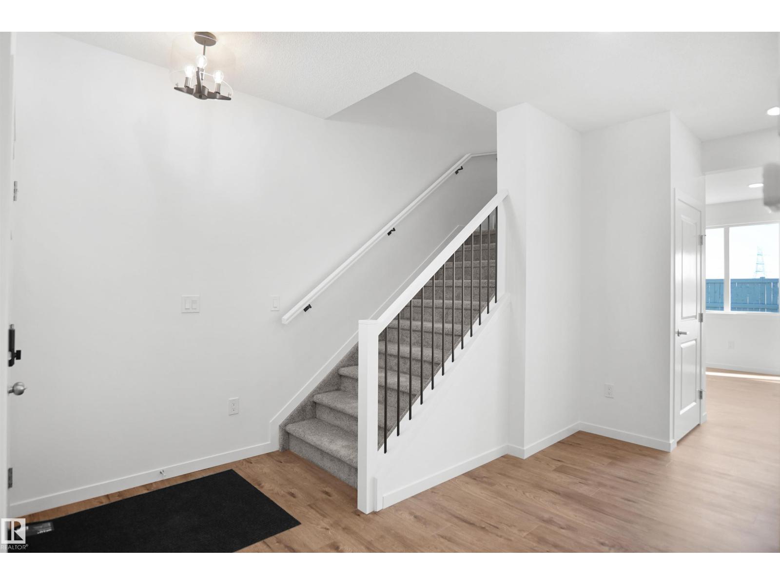 1433 9 St NW photo 2 — MLS® E4507438