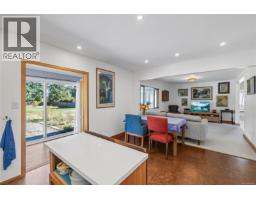 Living room - 5212 Gainsberg Rd, Bowser, BC V0R1G0 Photo 8