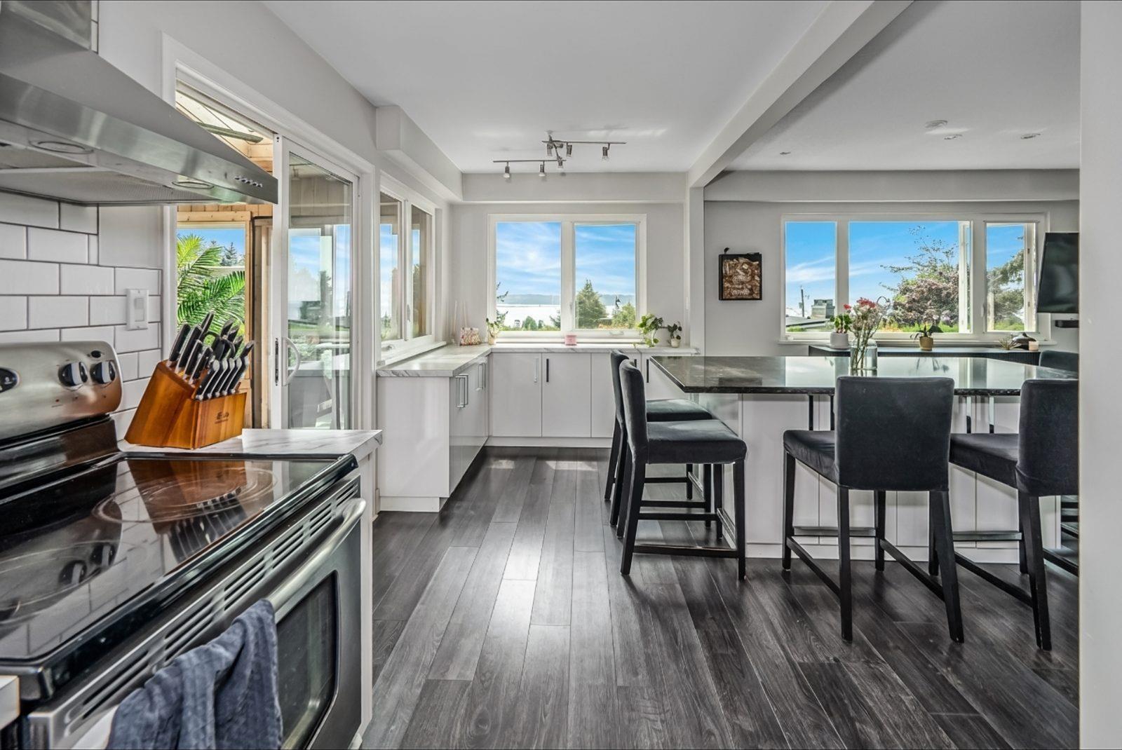 1130 MAPLE STREET, White Rock