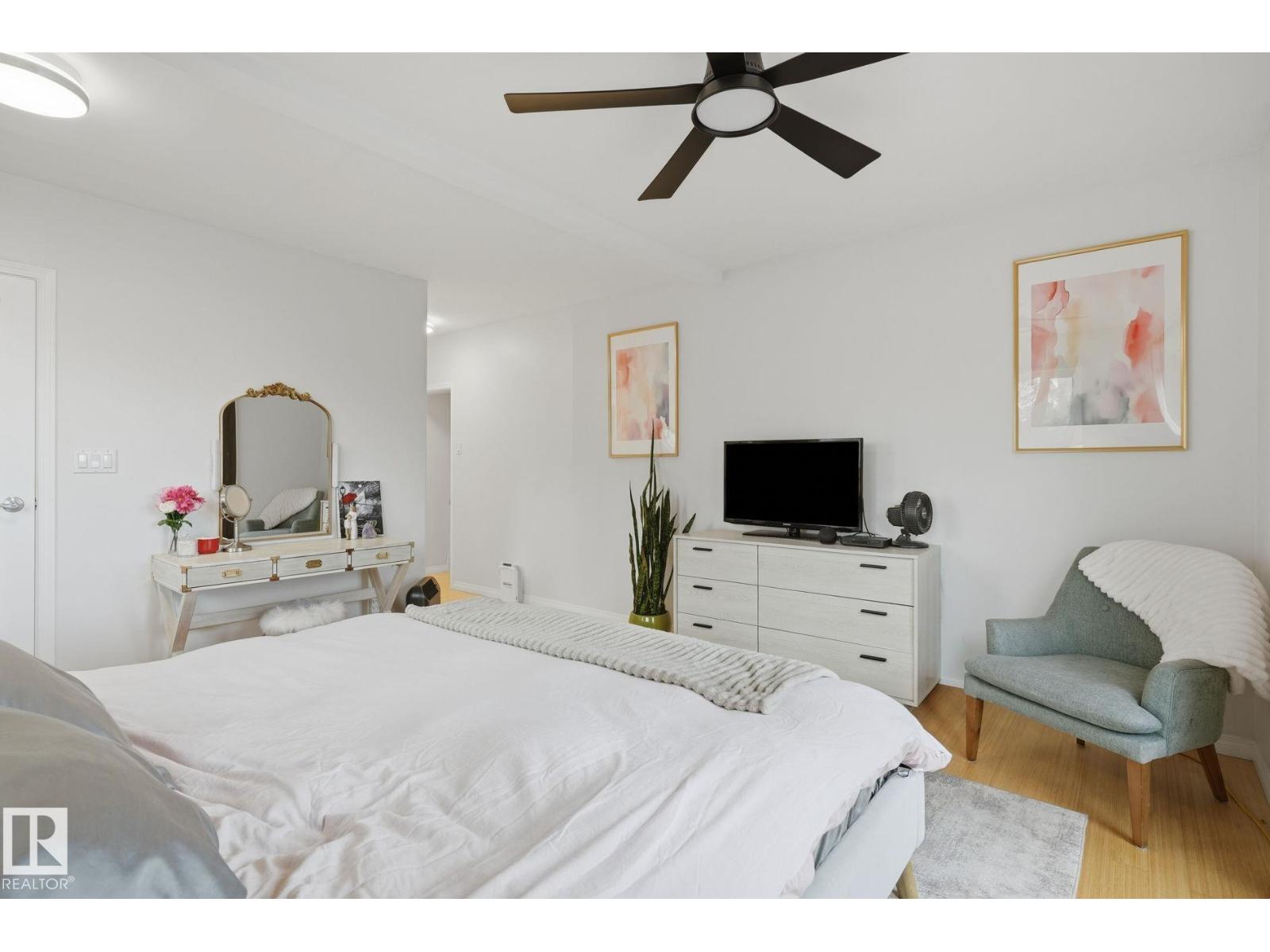 9520 95 AV NW - 19