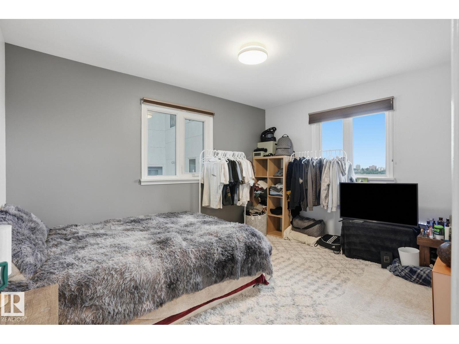 9520 95 AV NW - 23