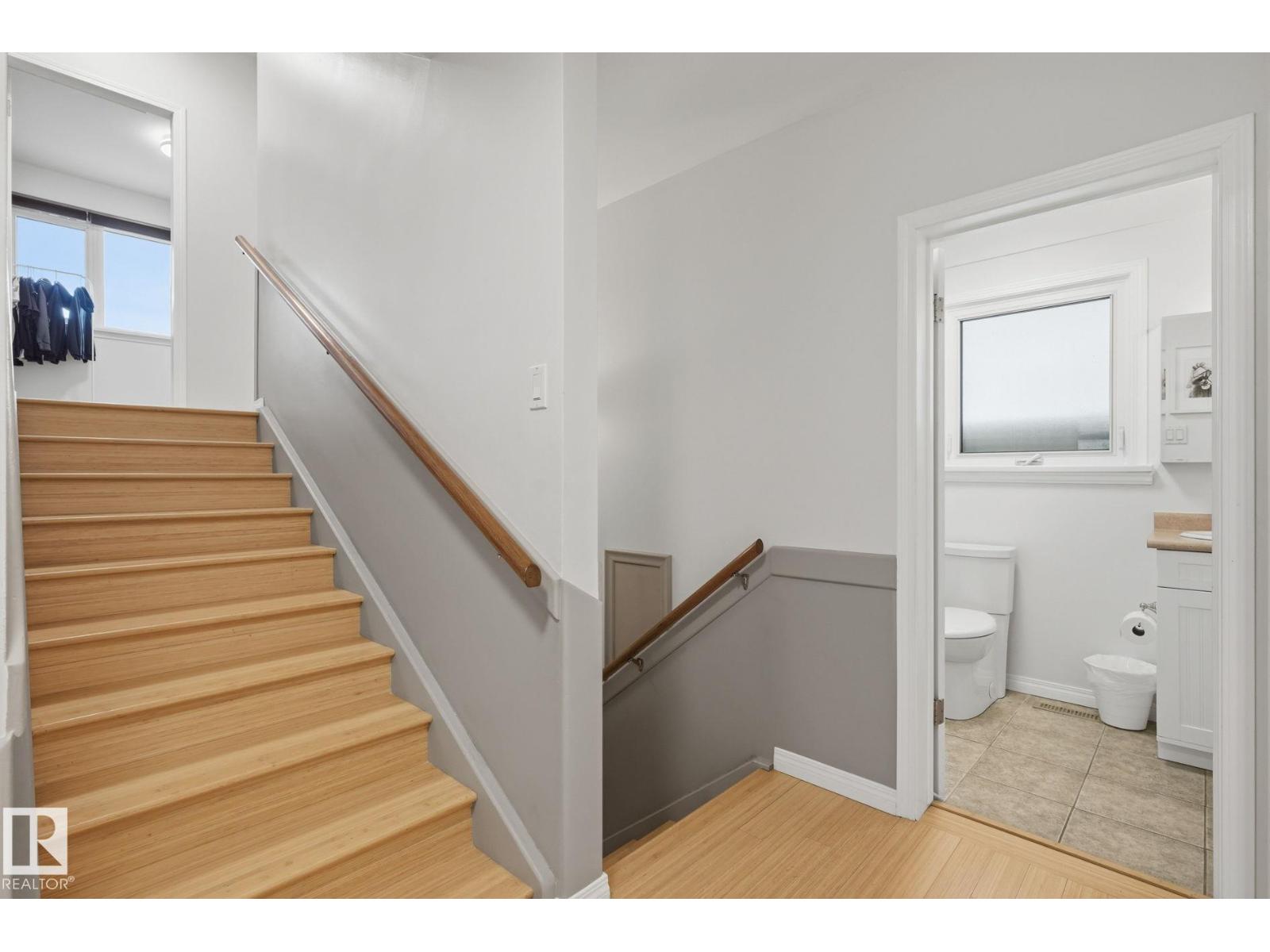 9520 95 AV NW - 24