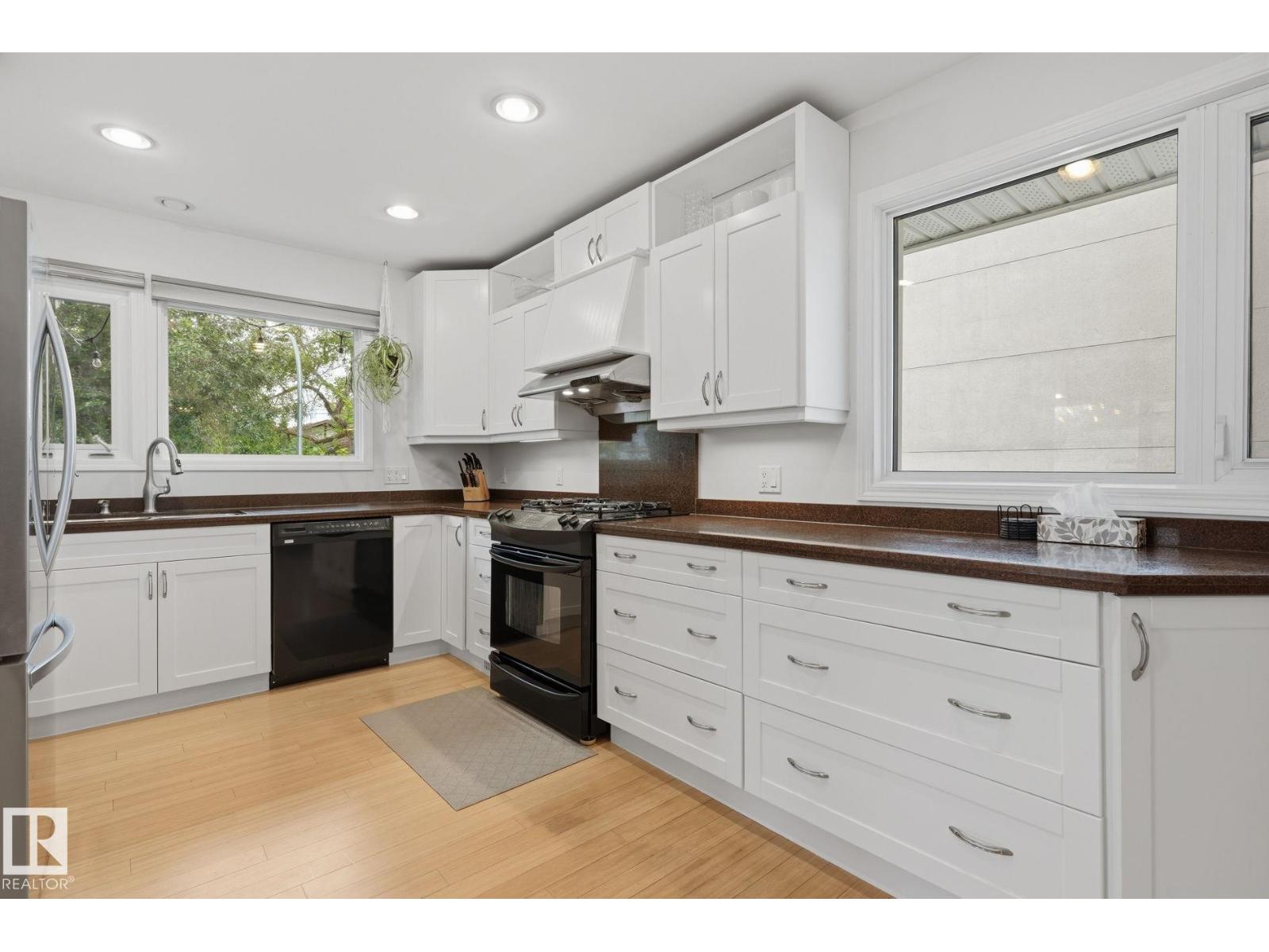 9520 95 AV NW - 6