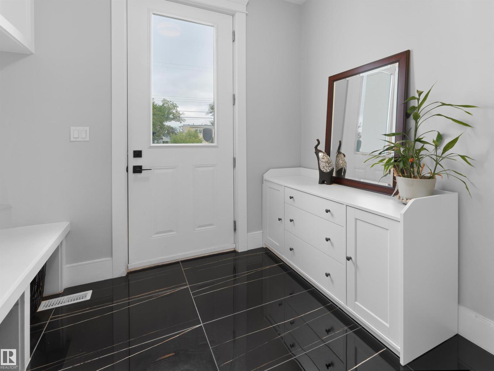 10926 72 AV NW - 11