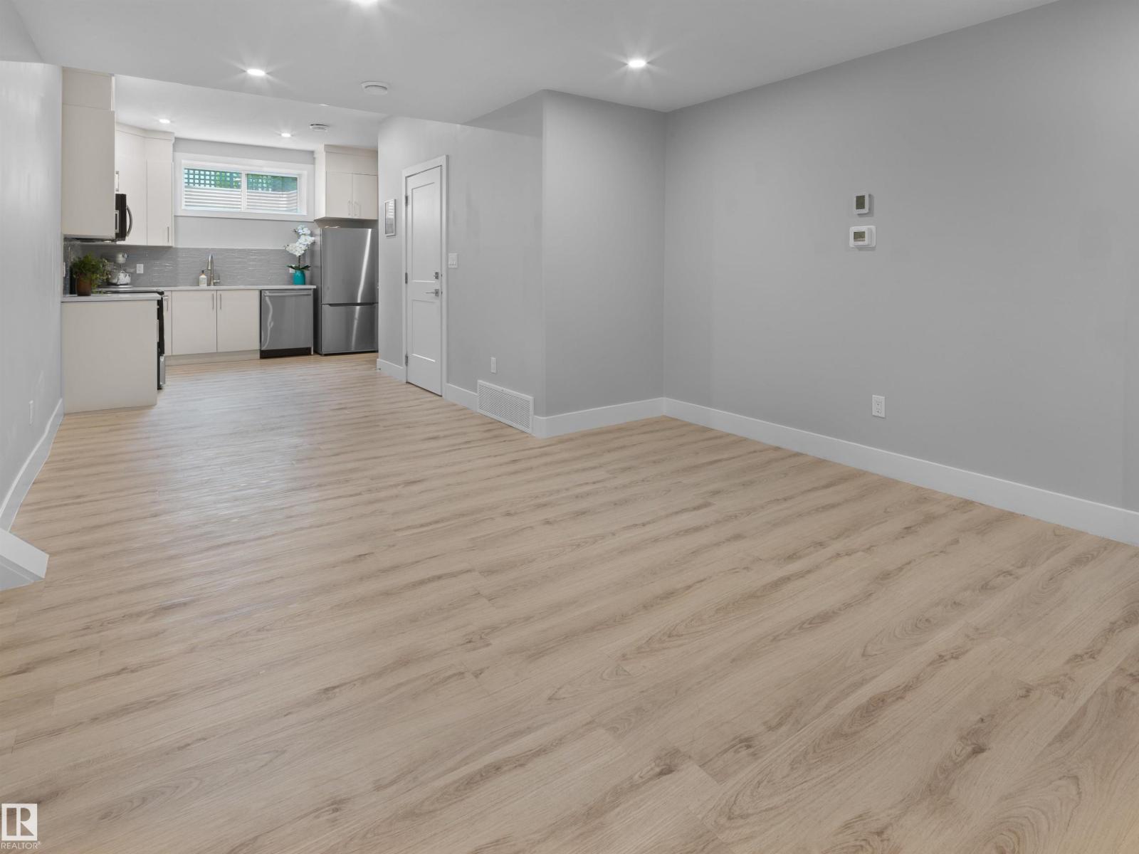 10926 72 AV NW - 31