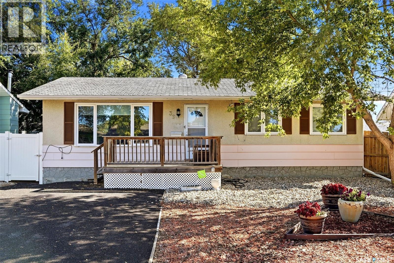 39 Kennedy CRESCENT - 1