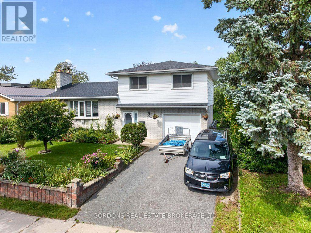 207 ROBERT WALLACE DRIVE - 1