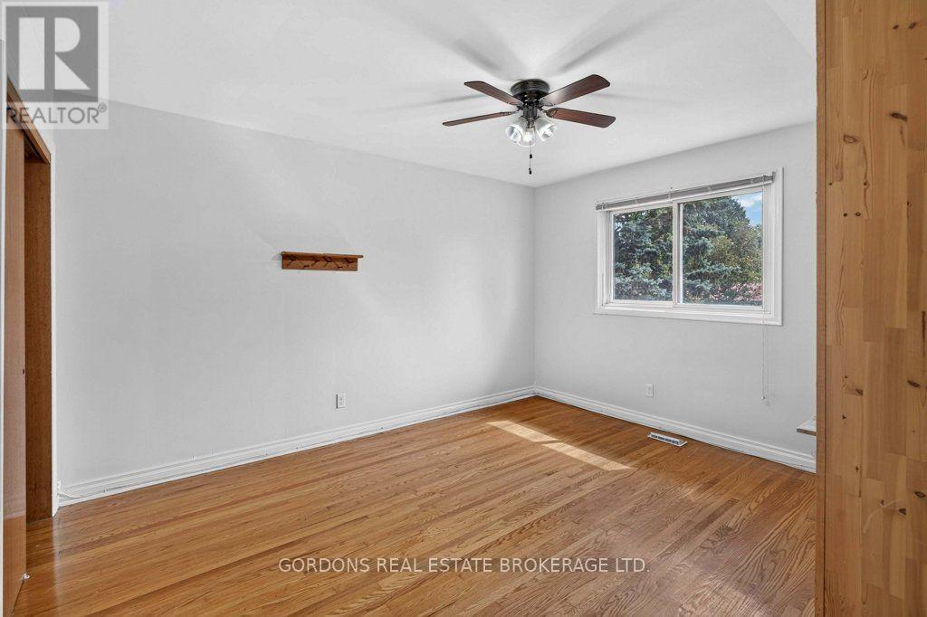 207 ROBERT WALLACE DRIVE - 35