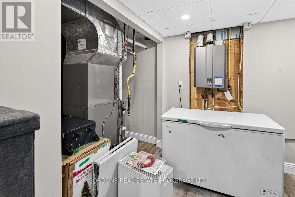 207 ROBERT WALLACE DRIVE - 45