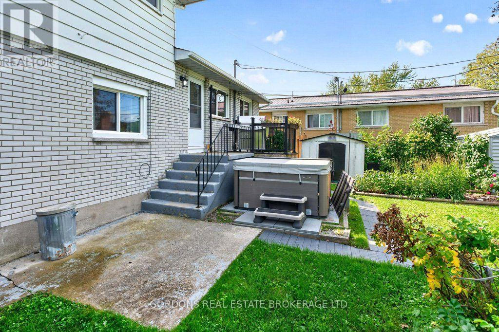 207 ROBERT WALLACE DRIVE - 6