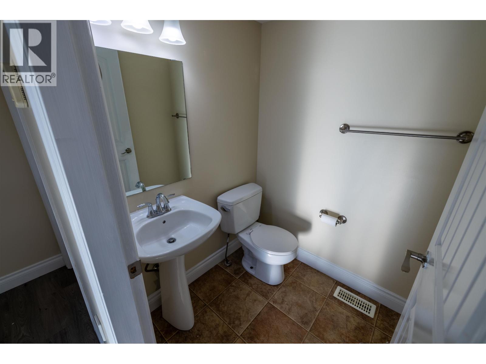 #114 4404 5TH AVENUE - Image 9