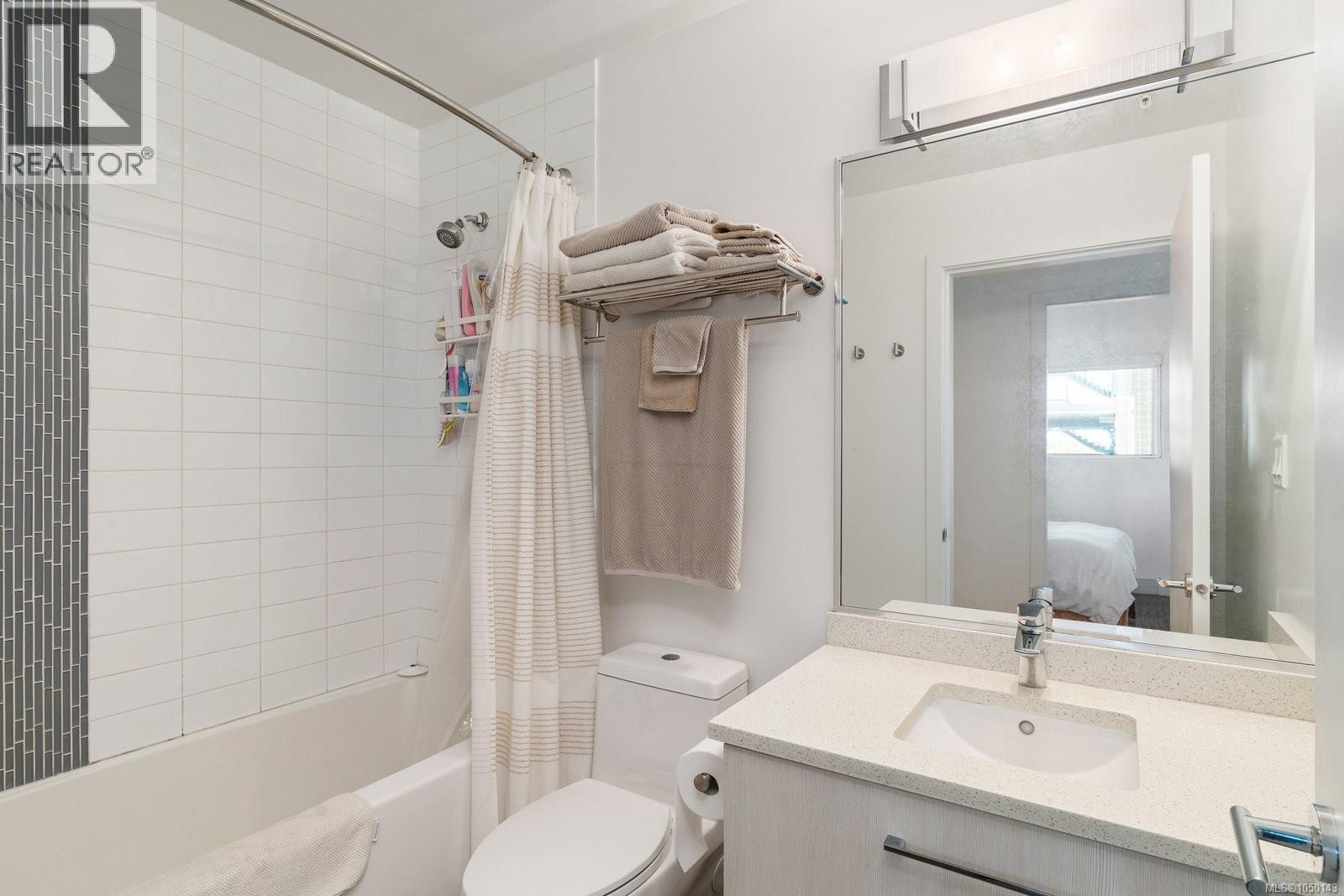 1008 1090 Johnson Street, Victoria