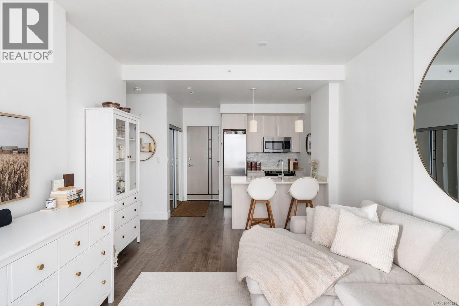 #1008 1090 Johnson St - 5