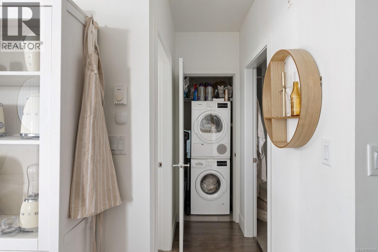 1008 1090 Johnson Street, Victoria