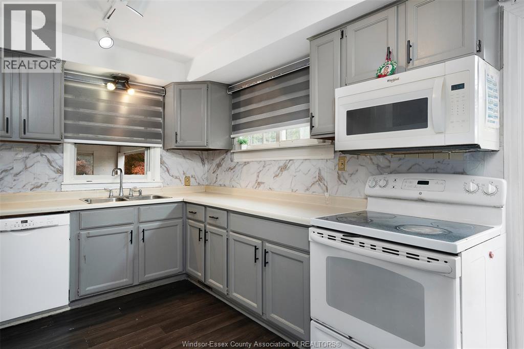 7275 WYANDOTTE - 17