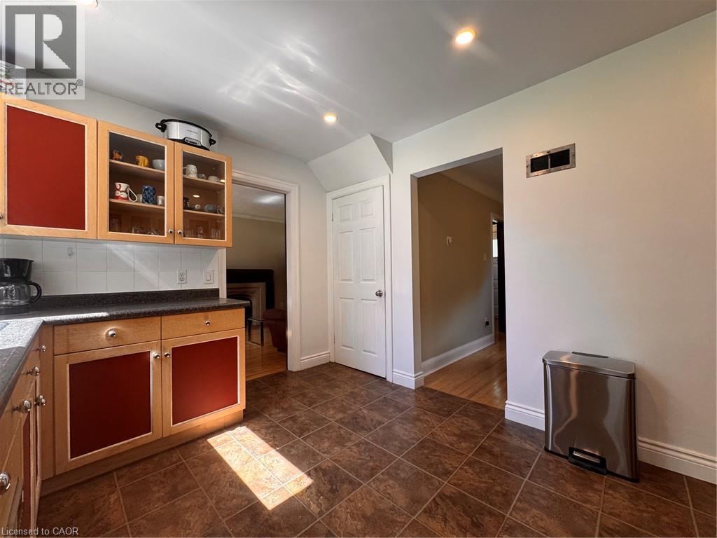 225 BRIDGEPORT Road E, Waterloo — photo 4