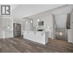 5pc Bathroom - 4, 2416 30 Street Sw, Calgary, AB T2E2M1 Photo 14