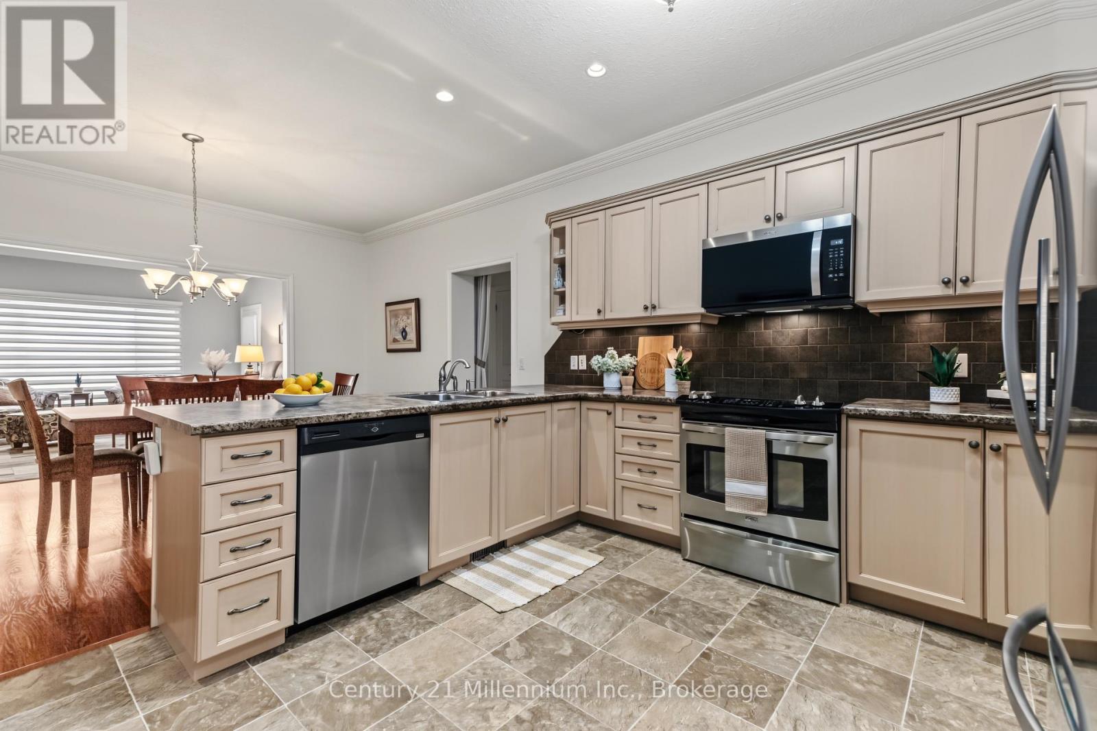 137 MARK STREET W - 15