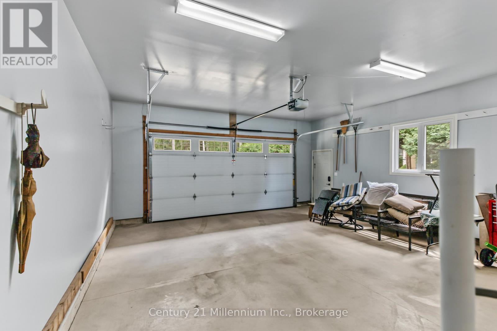 137 MARK STREET W - 44