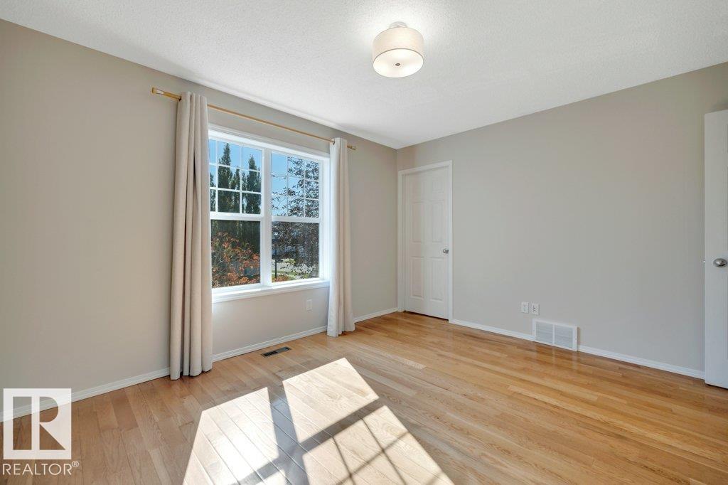 7948 13 AV SW - 26