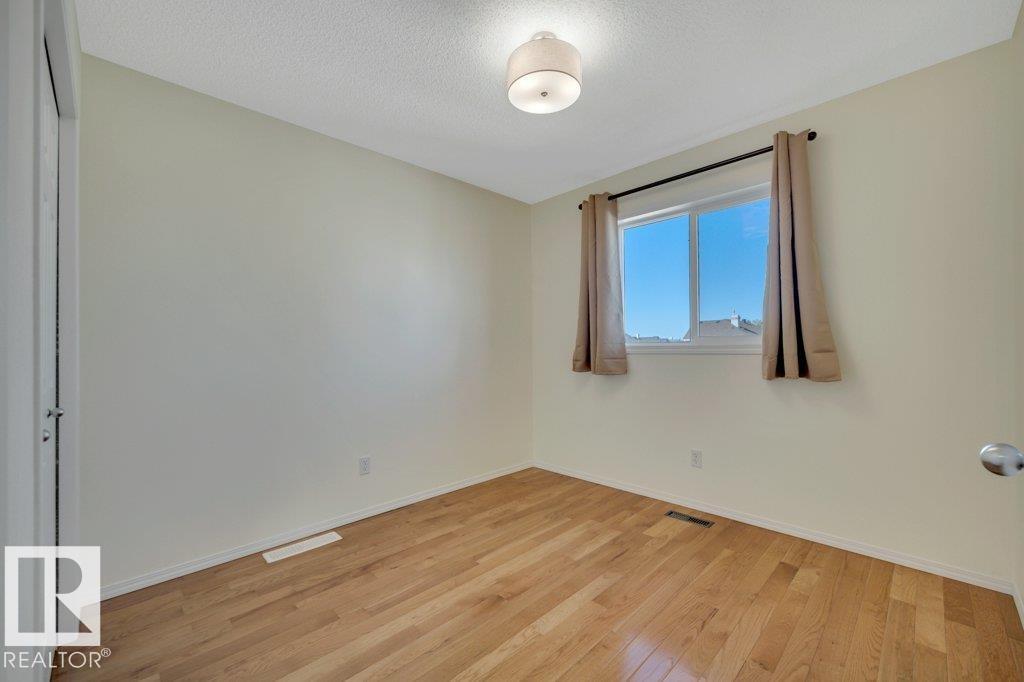 7948 13 AV SW - 31