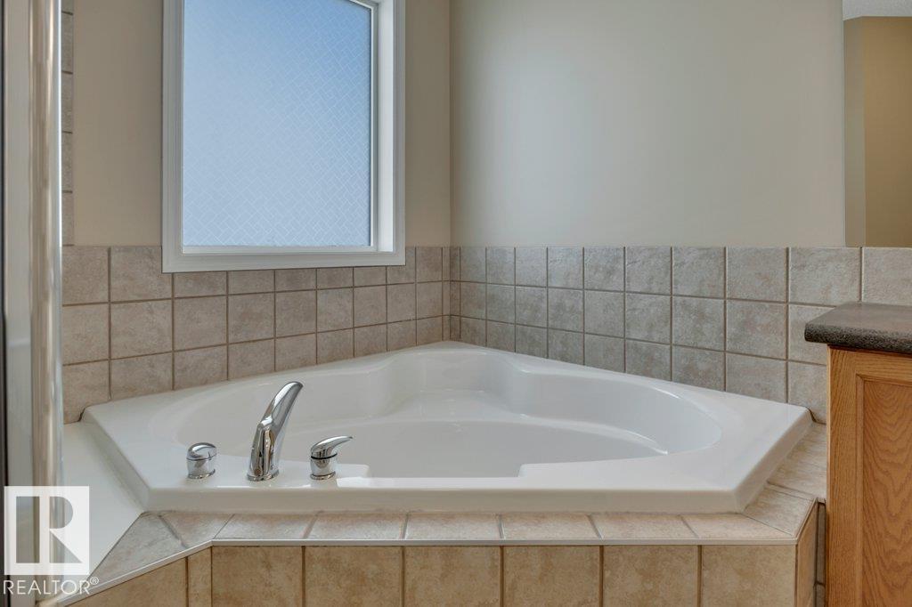 7948 13 AV SW - 39