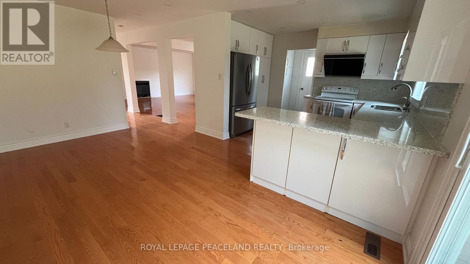 711 IRWIN CRESCENT - 5