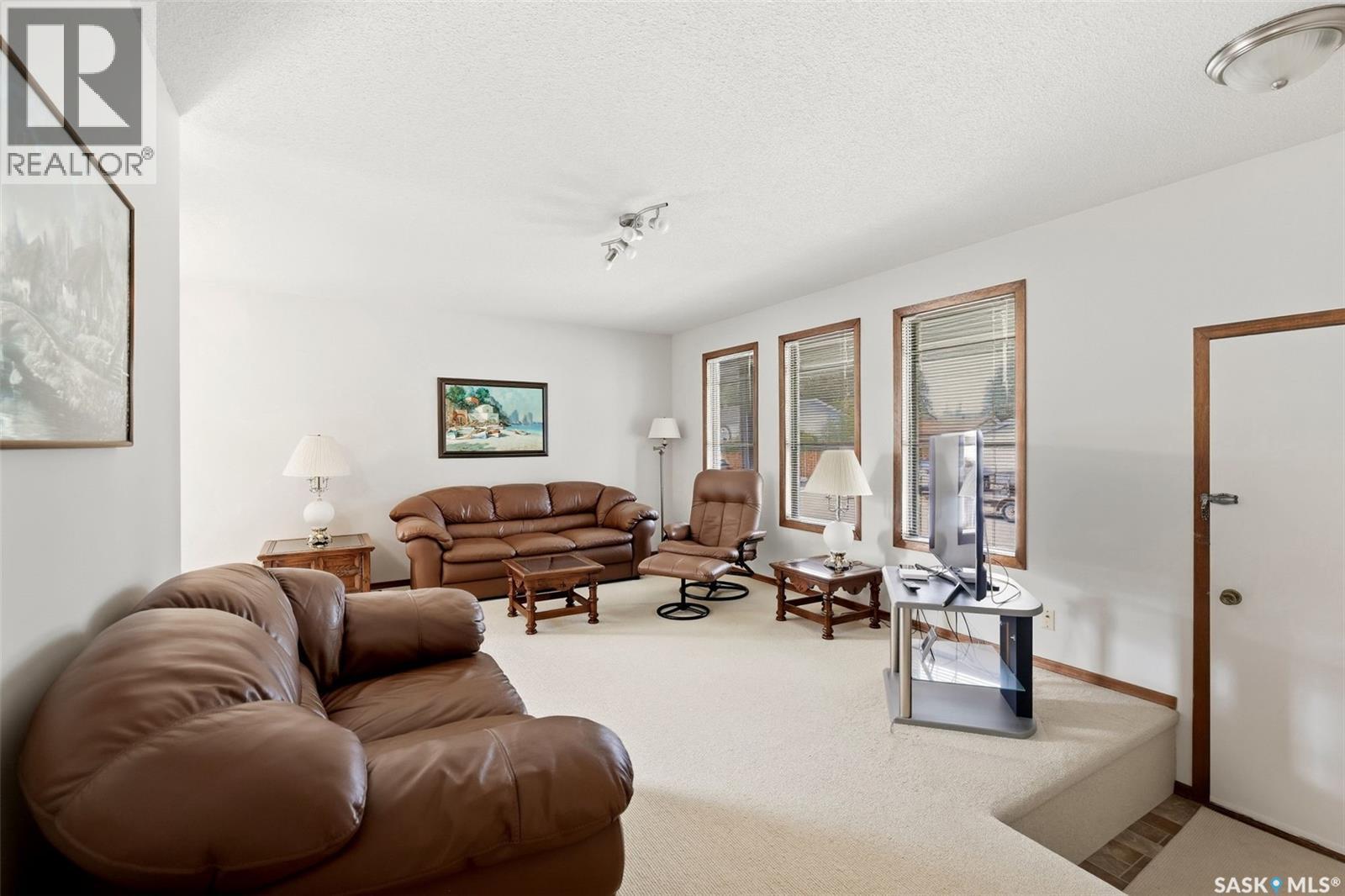199 McSherry CRESCENT - 3