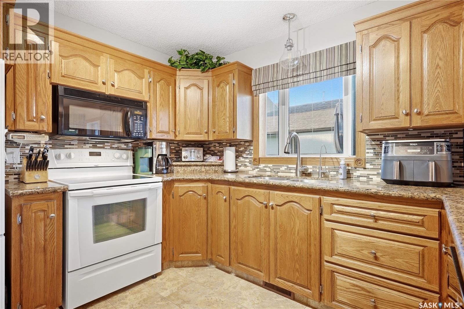 18 Greencrest BAY, Regina — photo 11