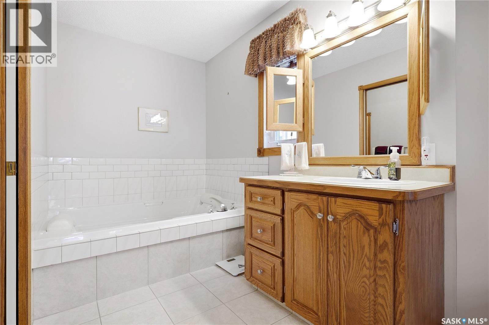 18 Greencrest BAY, Regina — photo 32