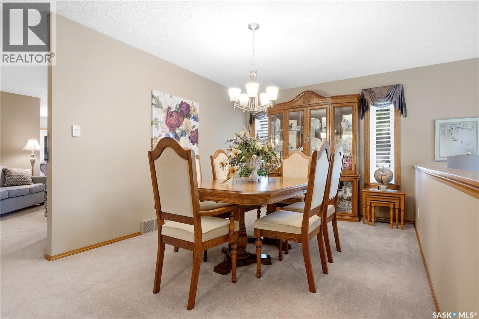 18 Greencrest BAY, Regina — photo 8