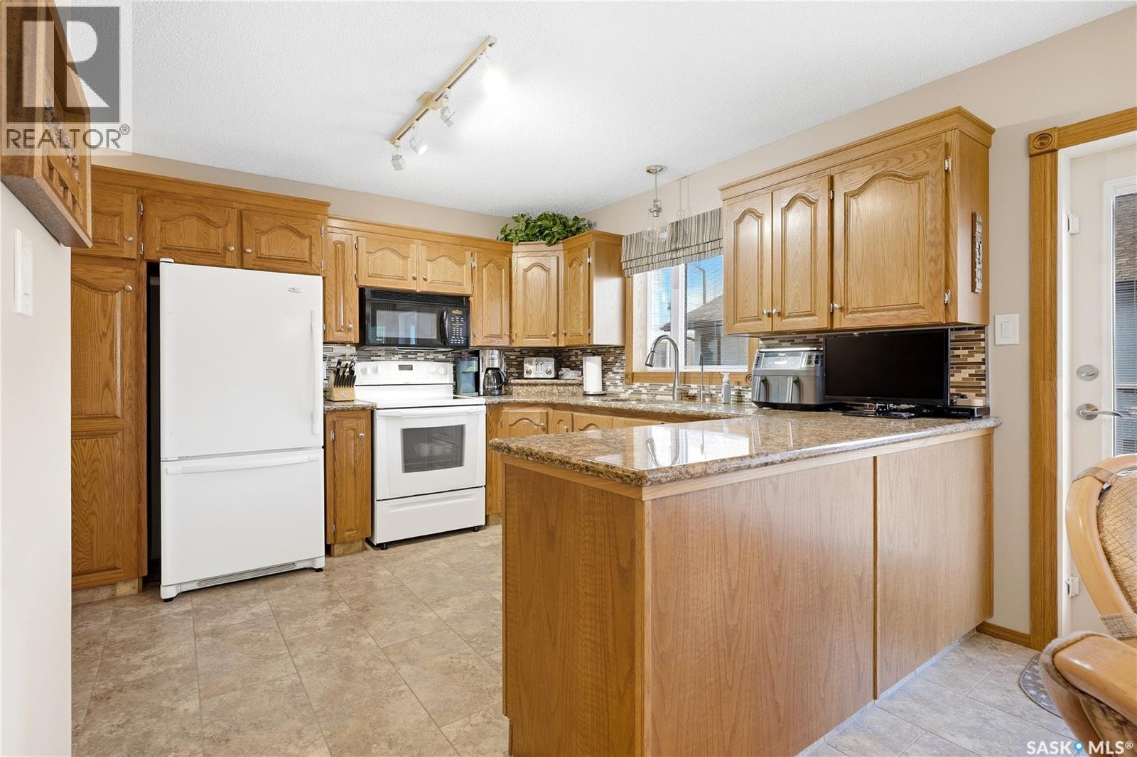 18 Greencrest BAY, Regina — photo 9