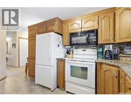 Den - 18 Greencrest Bay, Regina, SK S4S7E9 Photo 12