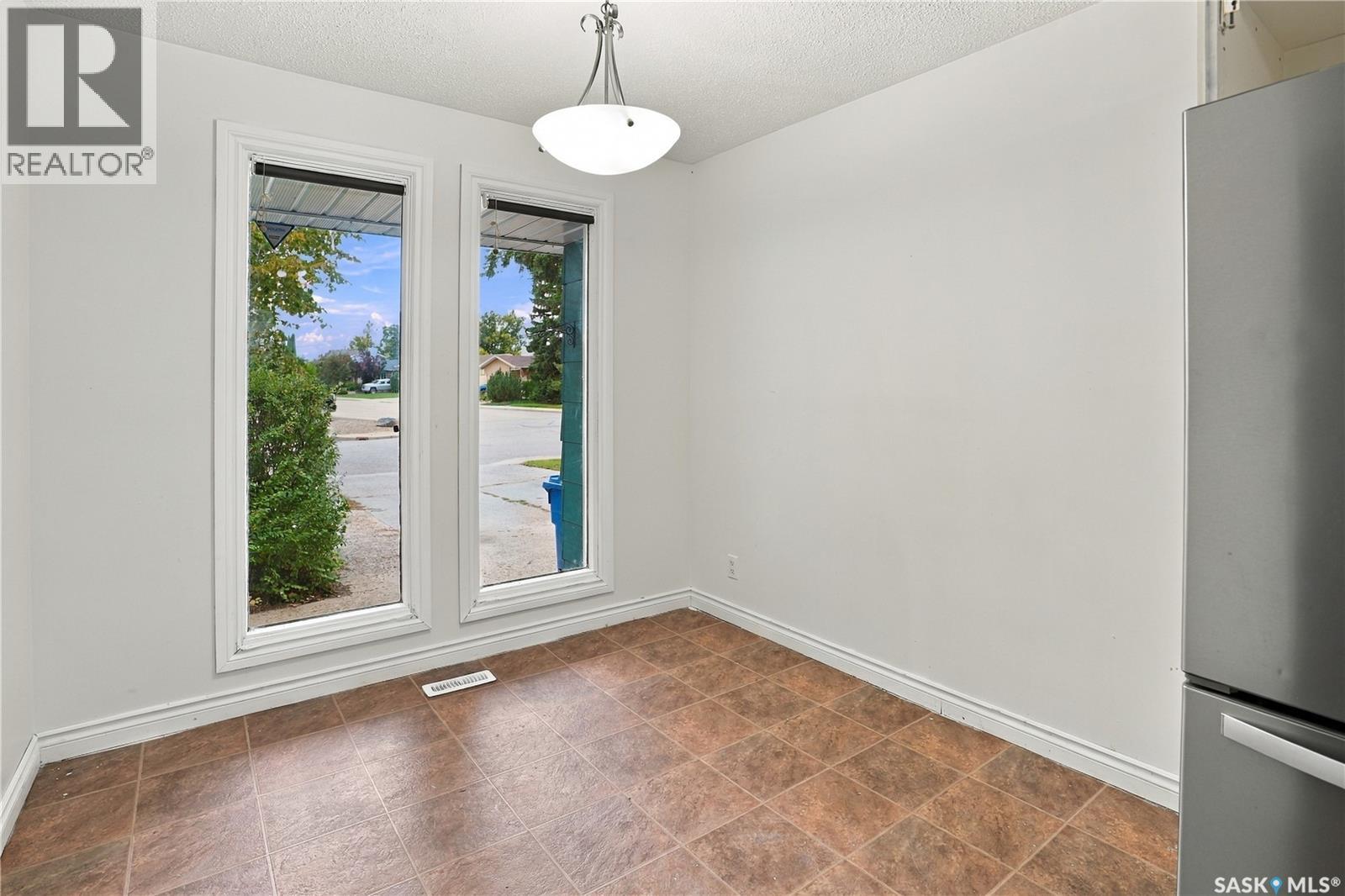 8922 Thomas AVENUE, North Battleford — photo 5