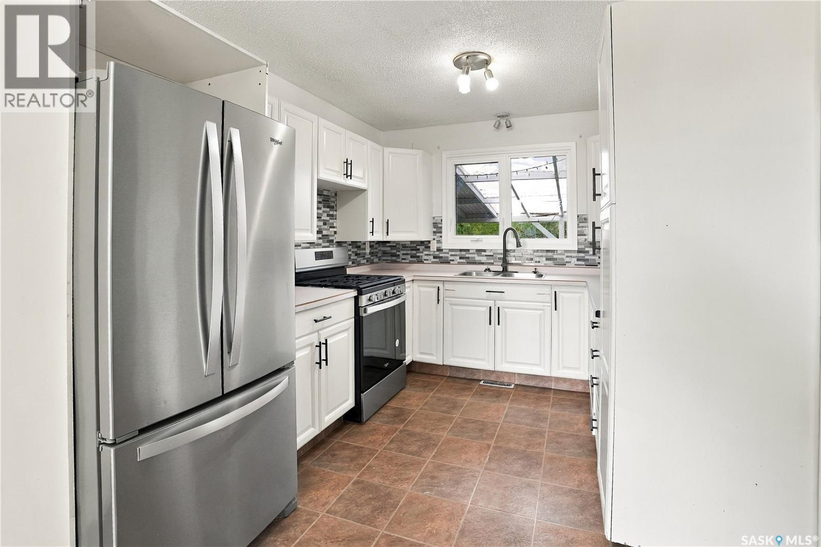 8922 Thomas AVENUE, North Battleford — photo 6