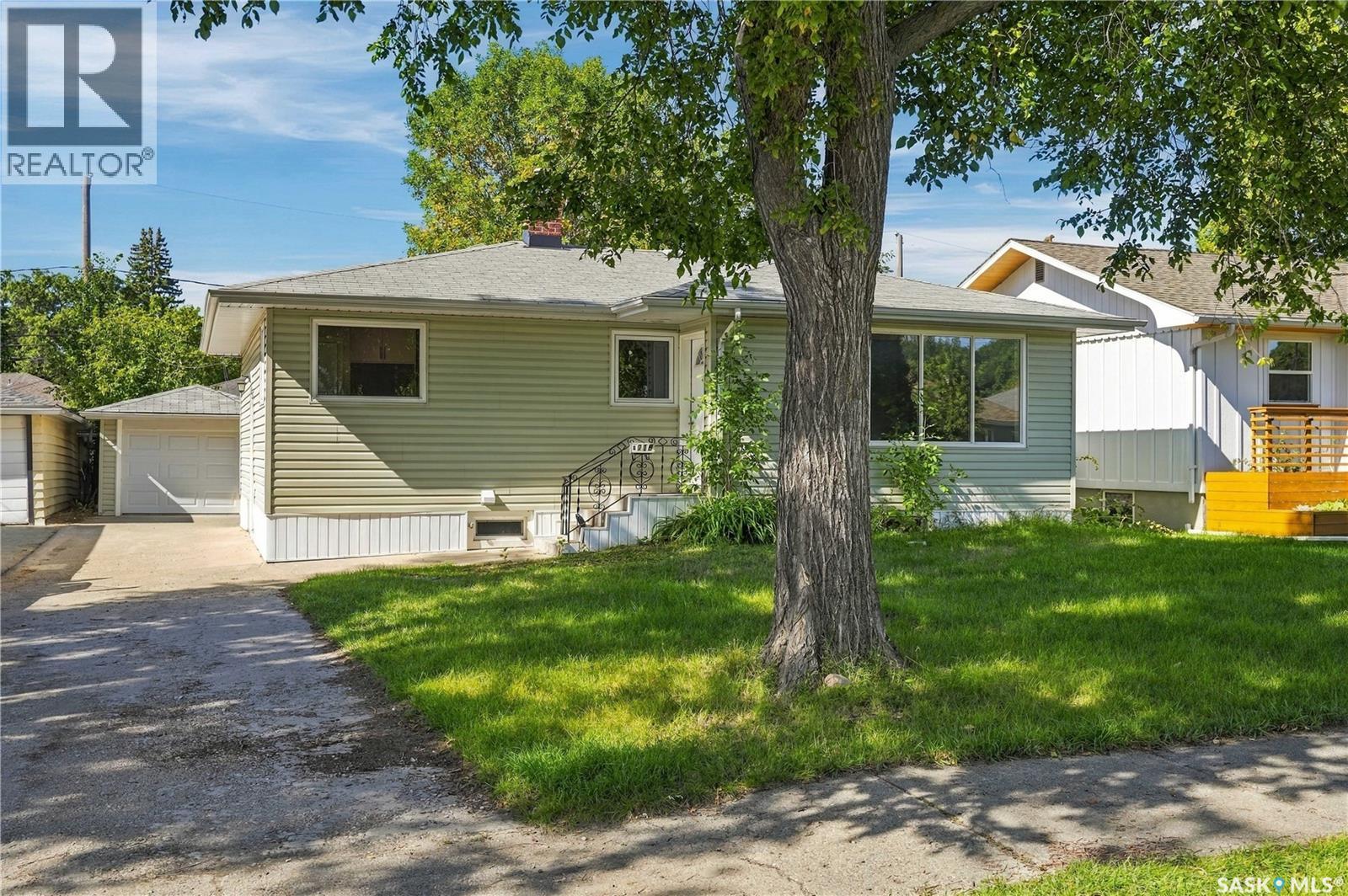 2716 Winnipeg STREET - 3