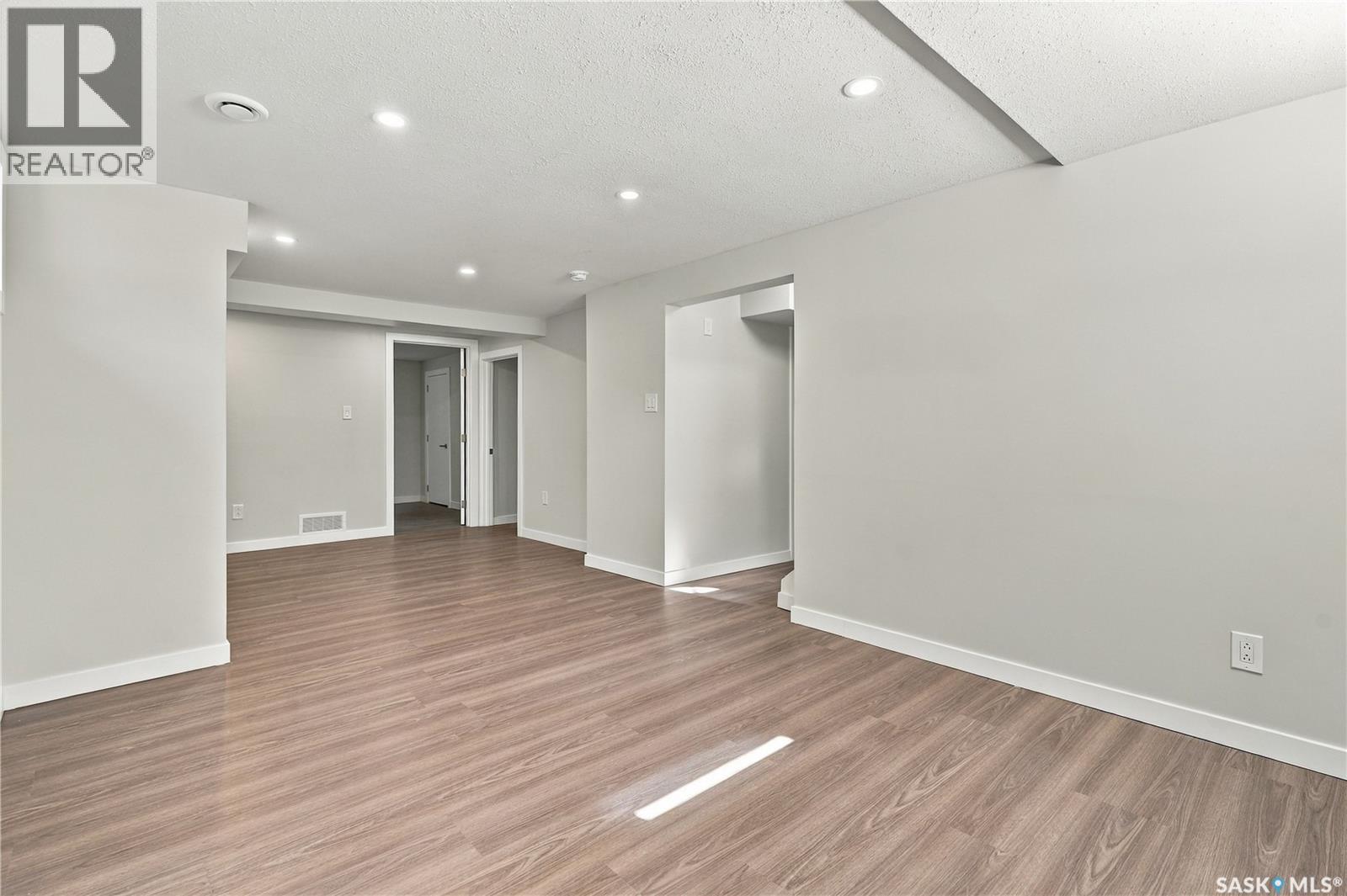 2716 Winnipeg STREET - 31
