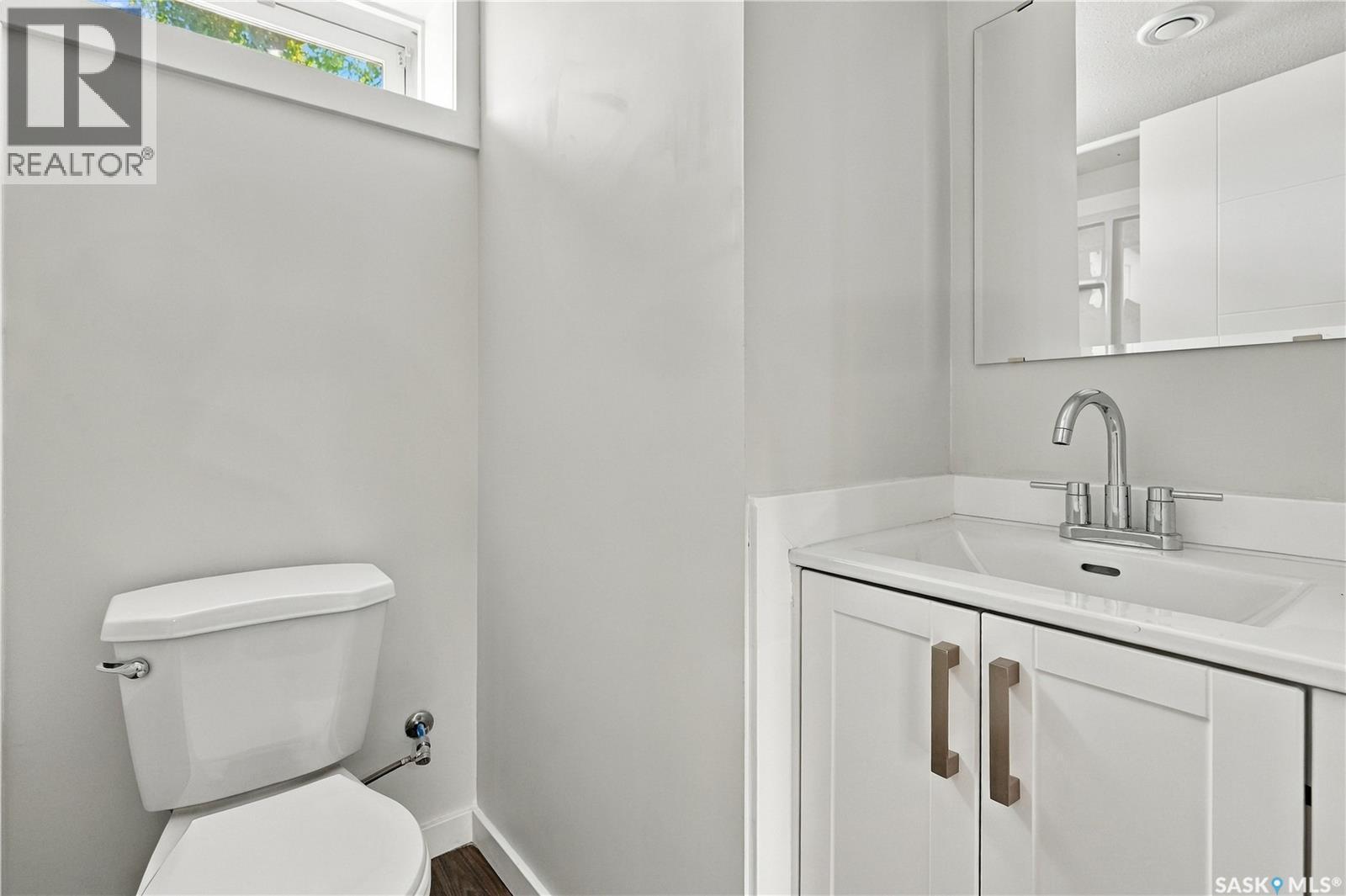2716 Winnipeg STREET - 40