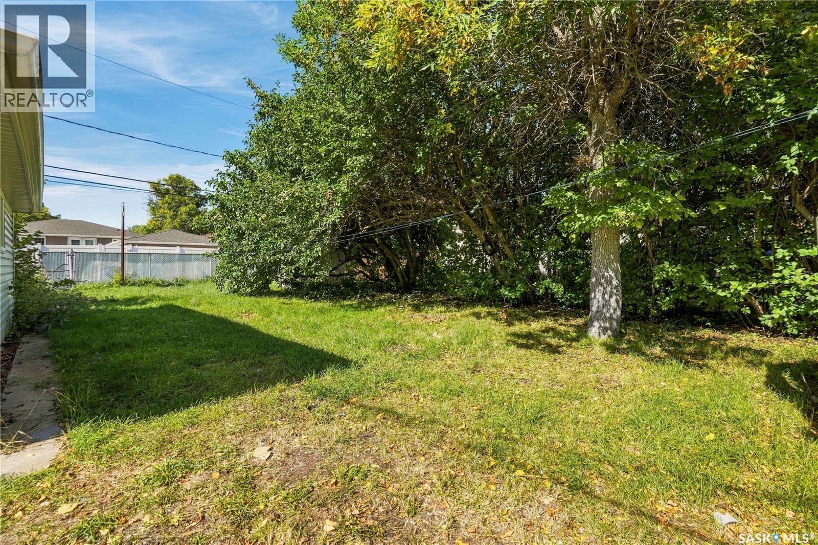 2716 Winnipeg STREET - 44