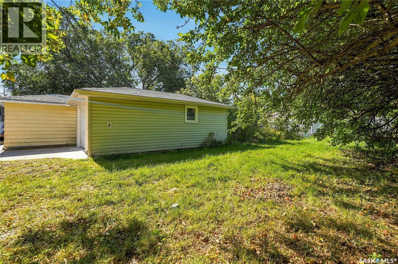2716 Winnipeg STREET - 45