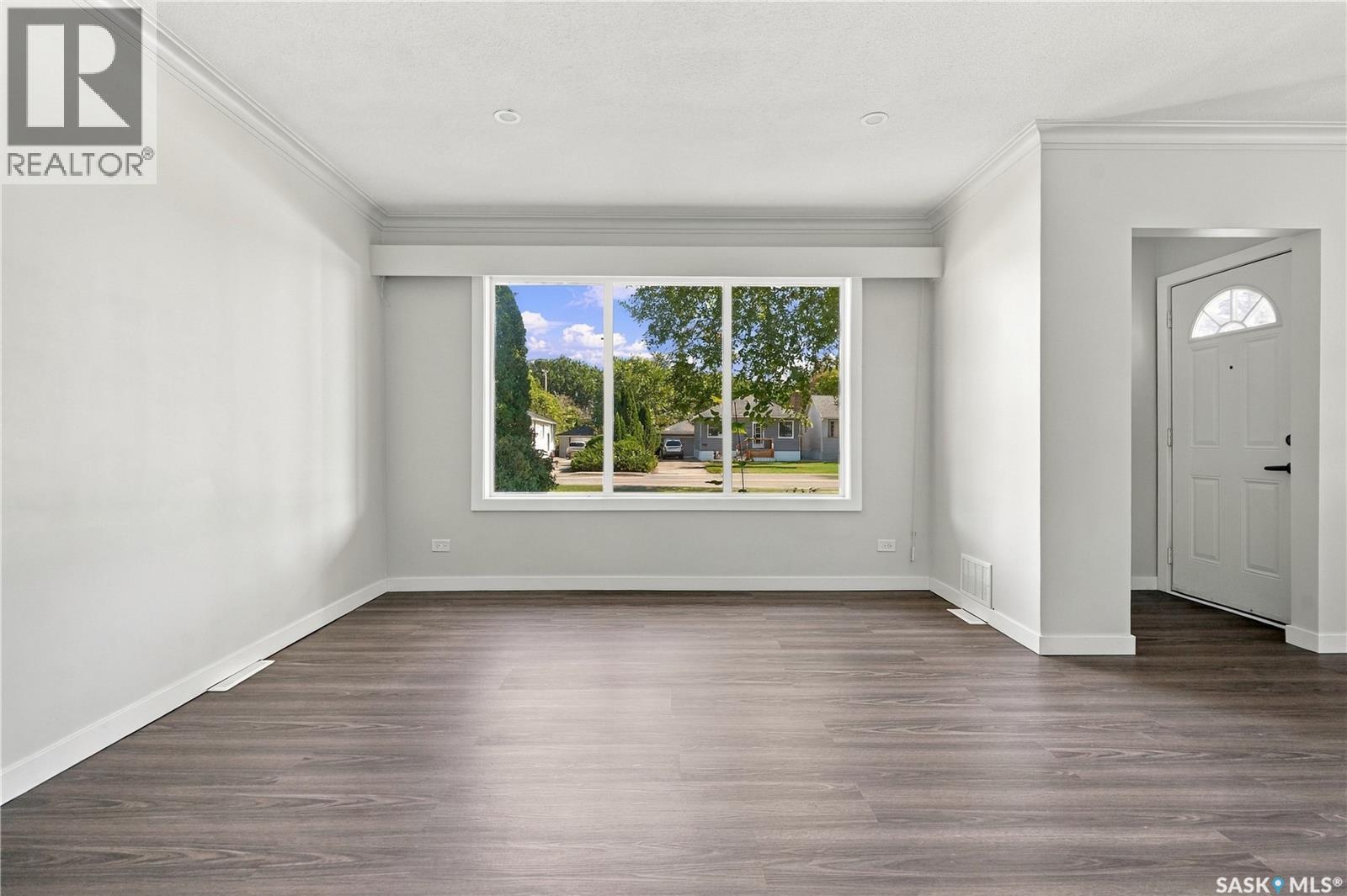 2716 Winnipeg STREET - 5