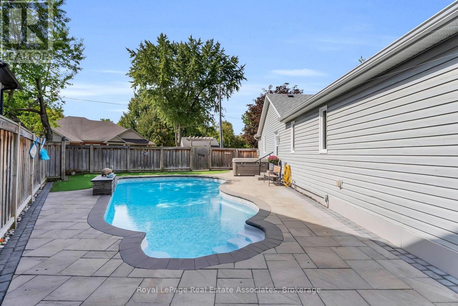 11 CHURCHILL CRESCENT - Image 36
