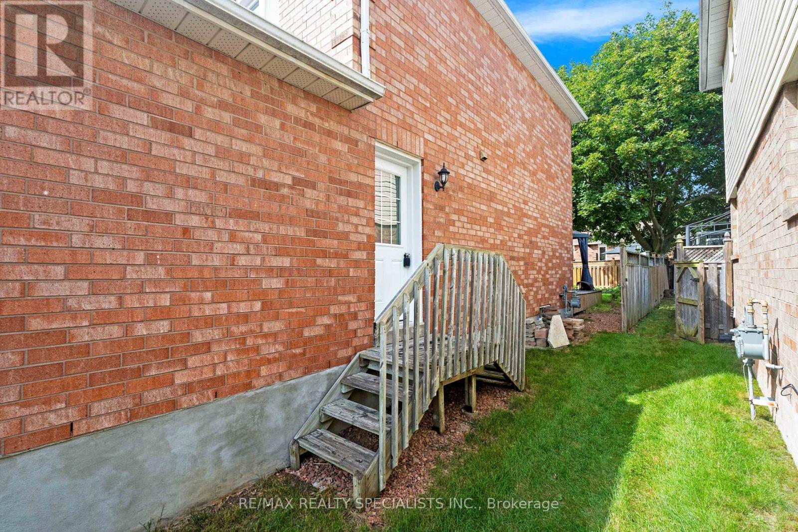 20 MCCULLOUGH CRESCENT - Image 32