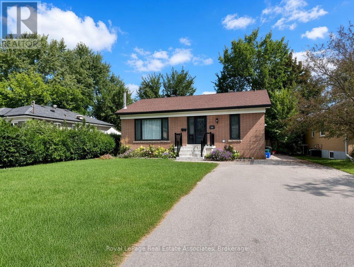 10 ELIZABETH STREET, Halton Hills (Georgetown)